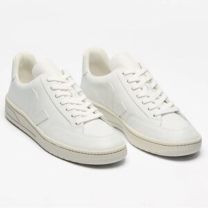 Veja V-12 Leather